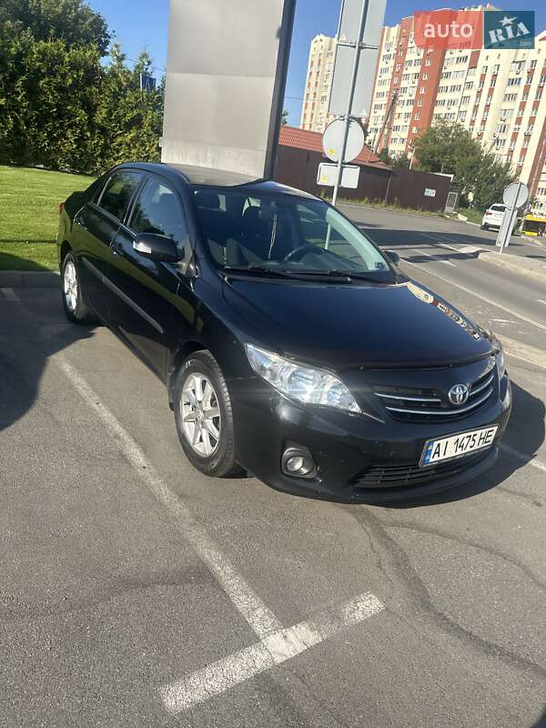Седан Toyota Corolla 2013 в Киеве