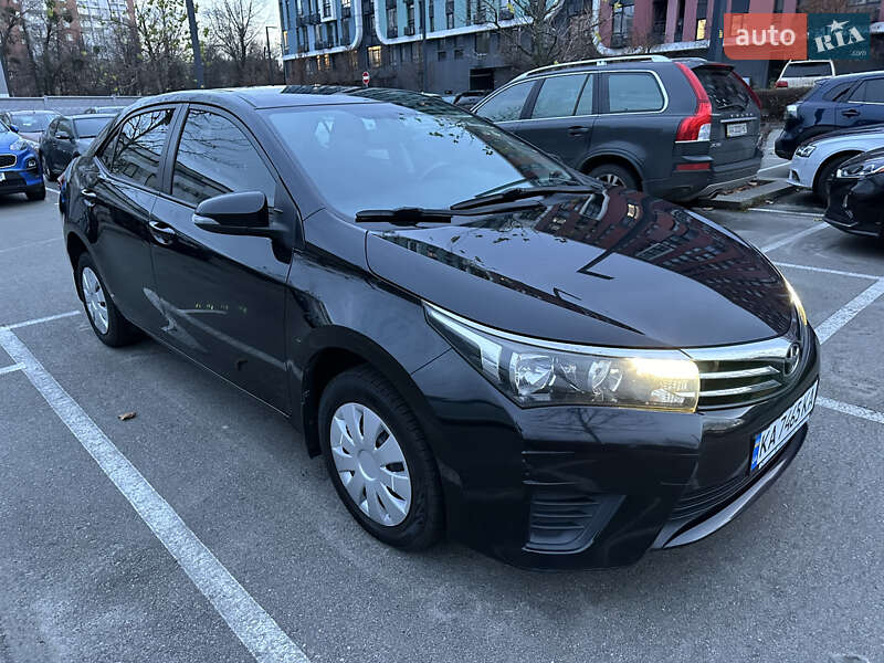 Седан Toyota Corolla 2014 в Киеве