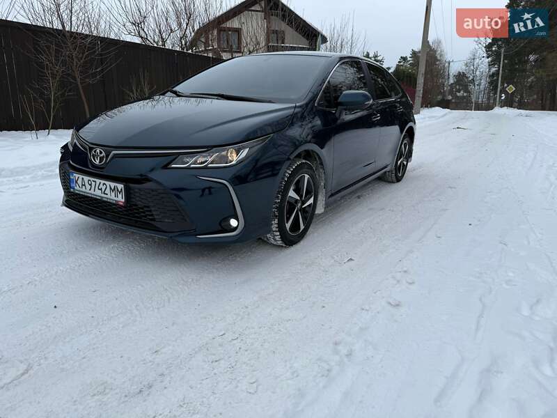 Седан Toyota Corolla 2024 в Киеве