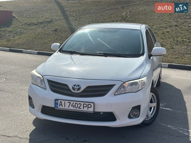 Седан Toyota Corolla 2012 в Киеве