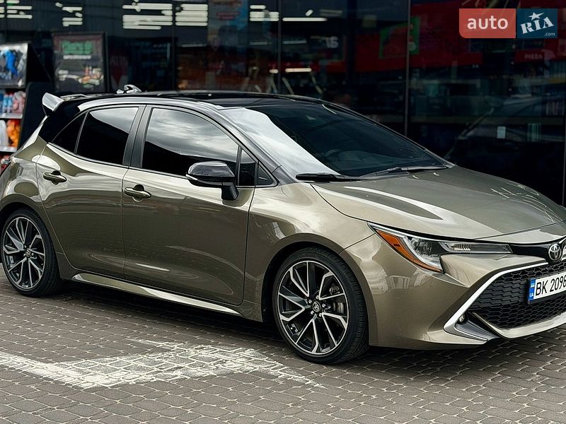 Хэтчбек Toyota Corolla 2020 в Киеве