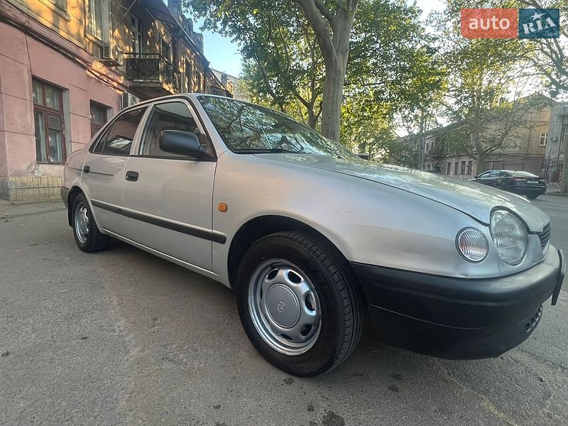 Седан Toyota Corolla 1998 в Одессе