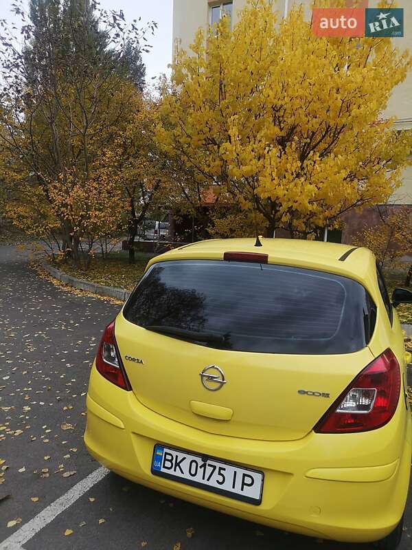 Хэтчбек Opel Corsa 2011 в Ровно