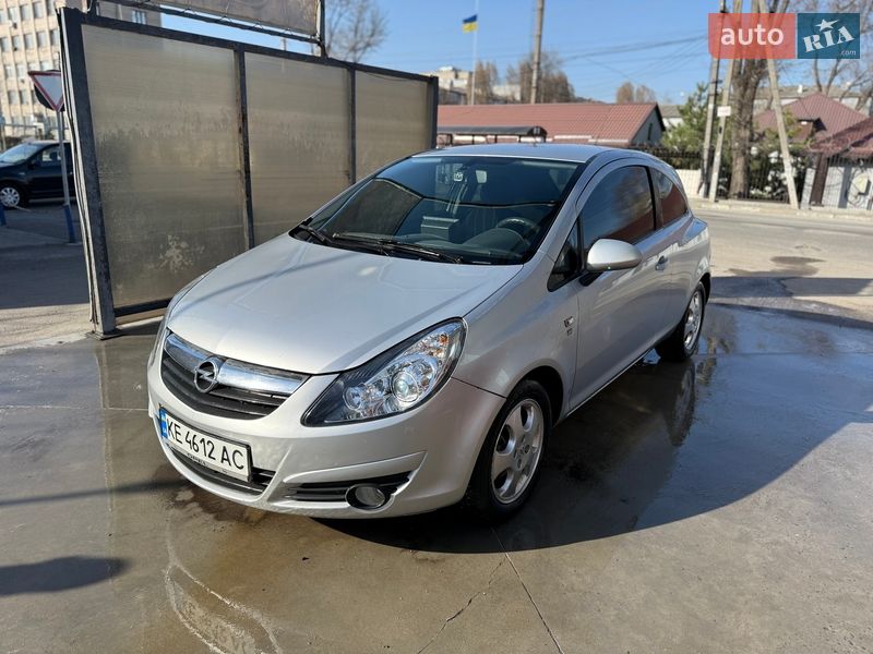 Хэтчбек Opel Corsa 2010 в Днепре Хэтчбек Opel Corsa 2010 в Днепре