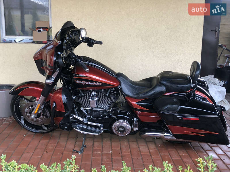 Мотоцикл Туризм Harley-Davidson CVO Street Glide 2017 в Буче Мотоцикл Туризм Harley-Davidson CVO Street Glide 2017 в Буче