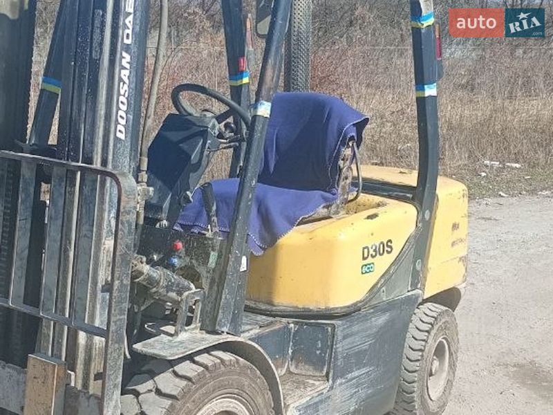Вилочный погрузчик Doosan D 30C 2008 в Сумах