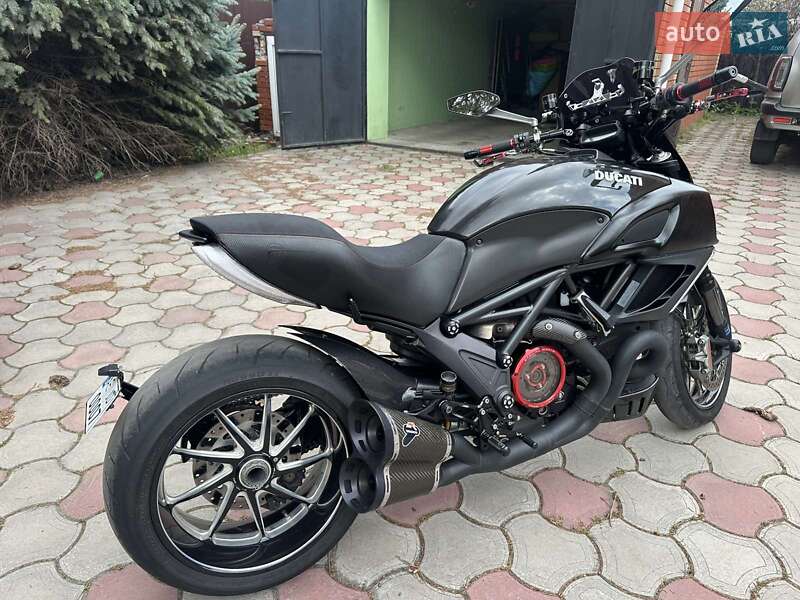 Мотоцикл Без обтекателей (Naked bike) Ducati Diavel 1200 Carbon 2011 в Кривом Роге
