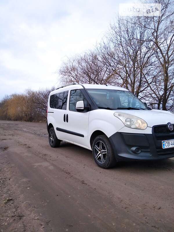 Минивэн Fiat Doblo 2010 в Чернигове
