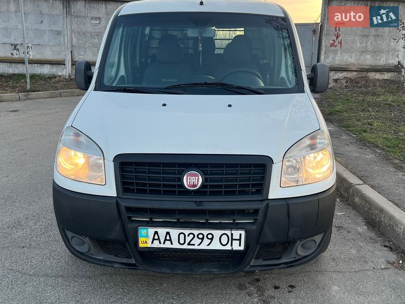 Минивэн Fiat Doblo 2013 в Киеве