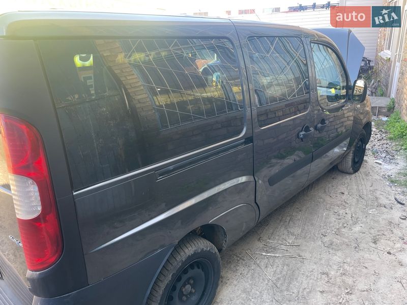 Минивэн Fiat Doblo 2008 в Киеве