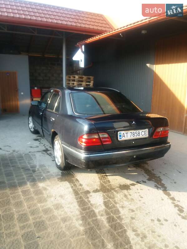 Седан Mercedes-Benz E-Class 2001 в Ивано-Франковске