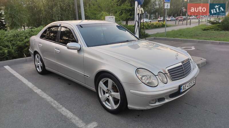 Седан Mercedes-Benz E-Class 2005 в Дніпрі