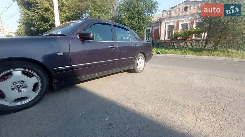 Седан Mercedes-Benz E-Class 1997 в Умани Седан Mercedes-Benz E-Class 1997 в Умани