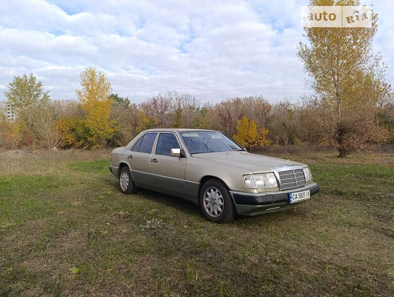 Седан Mercedes-Benz E-Class 1990 в Черкассах