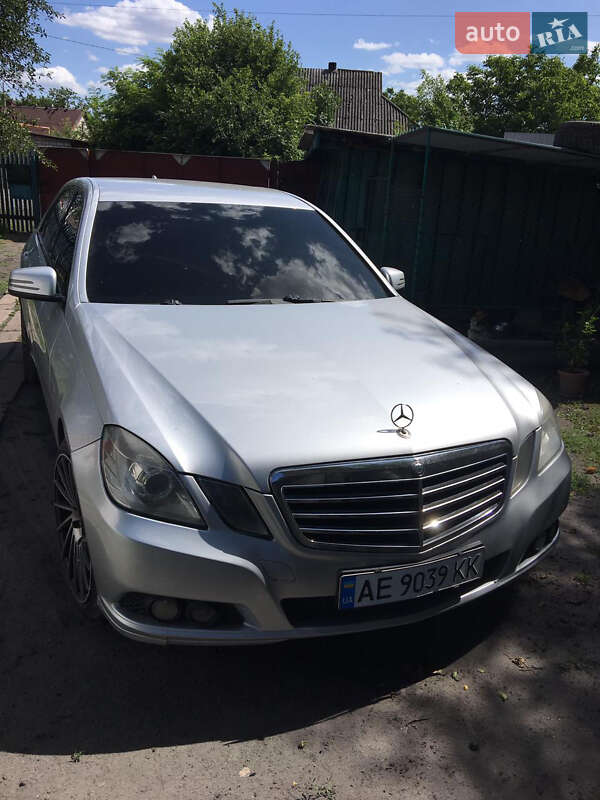 Седан Mercedes-Benz E-Class 2010 в Павлограде