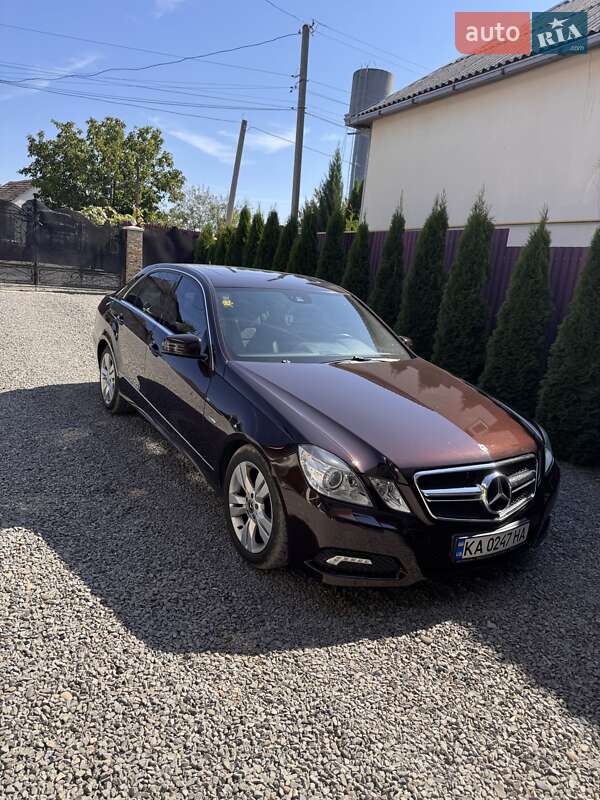 Седан Mercedes-Benz E-Class 2009 в Виноградове
