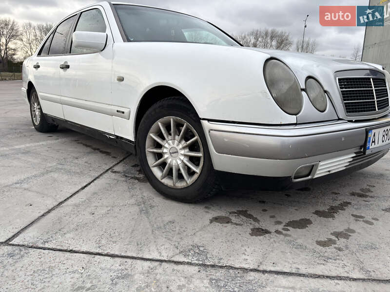 Седан Mercedes-Benz E-Class 1998 в Киеве Седан Mercedes-Benz E-Class 1998 в Киеве