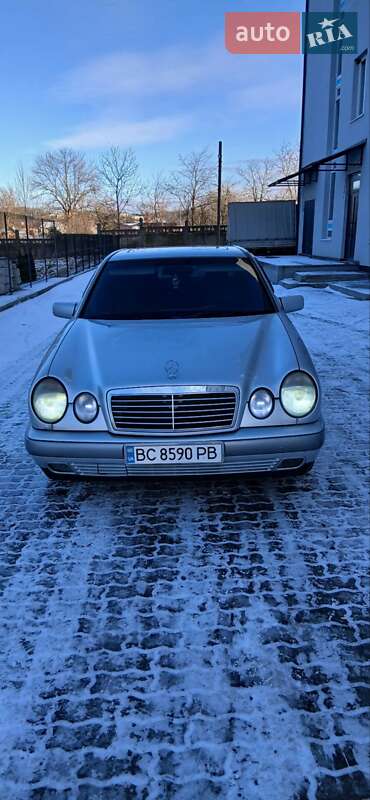 Седан Mercedes-Benz E-Class 1996 в Бориславе Седан Mercedes-Benz E-Class 1996 в Бориславе