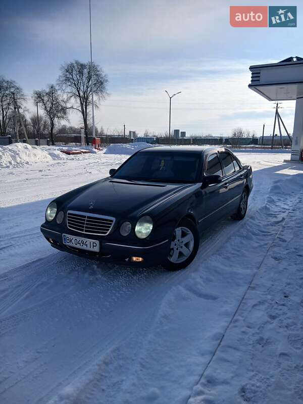 Седан Mercedes-Benz E-Class 2000 в Владимирце
