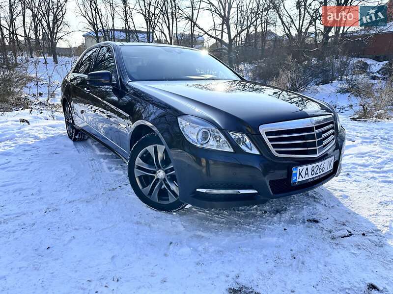 Седан Mercedes-Benz E-Class 2011 в Києві