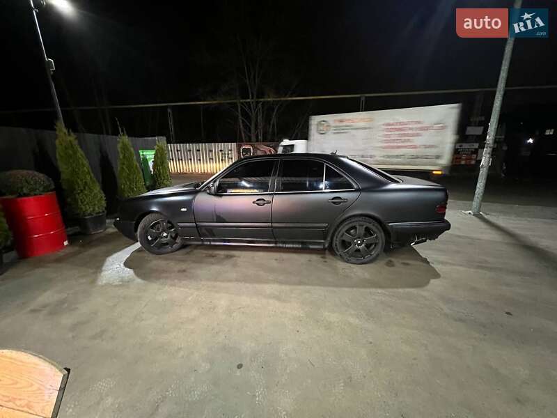 Седан Mercedes-Benz E-Class 1999 в Пирятине