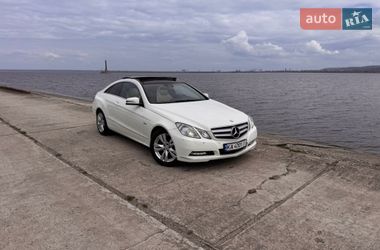 Купе Mercedes-Benz E-Class 2011 в Каневе