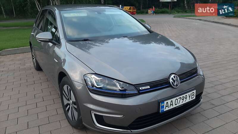 Хэтчбек Volkswagen e-Golf 2015 в Киеве