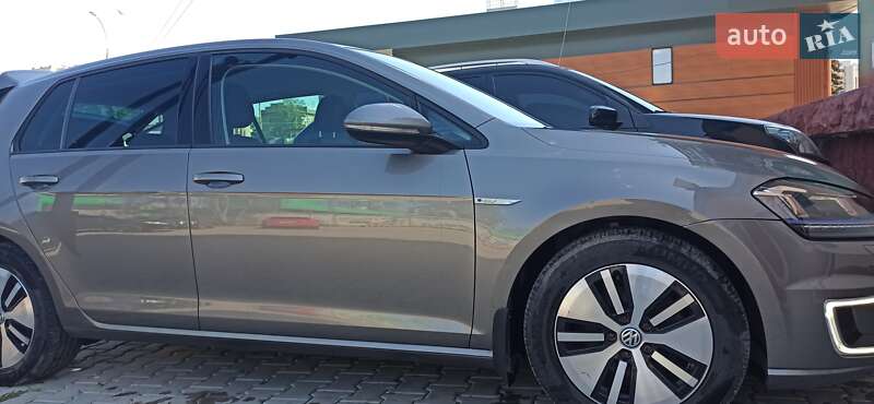Хэтчбек Volkswagen e-Golf 2016 в Черновцах