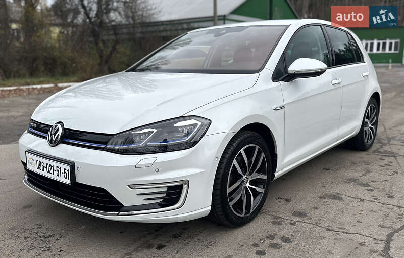 Хэтчбек Volkswagen e-Golf 2020 в Киеве