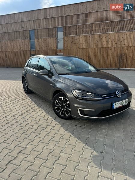 Хэтчбек Volkswagen e-Golf 2017 в Львове Хэтчбек Volkswagen e-Golf 2017 в Львове