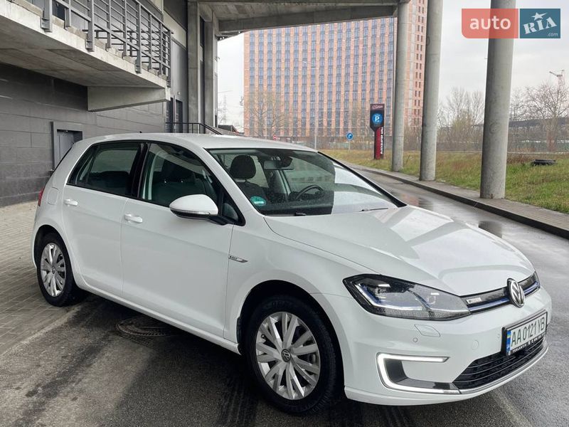 Хэтчбек Volkswagen e-Golf 2018 в Киеве