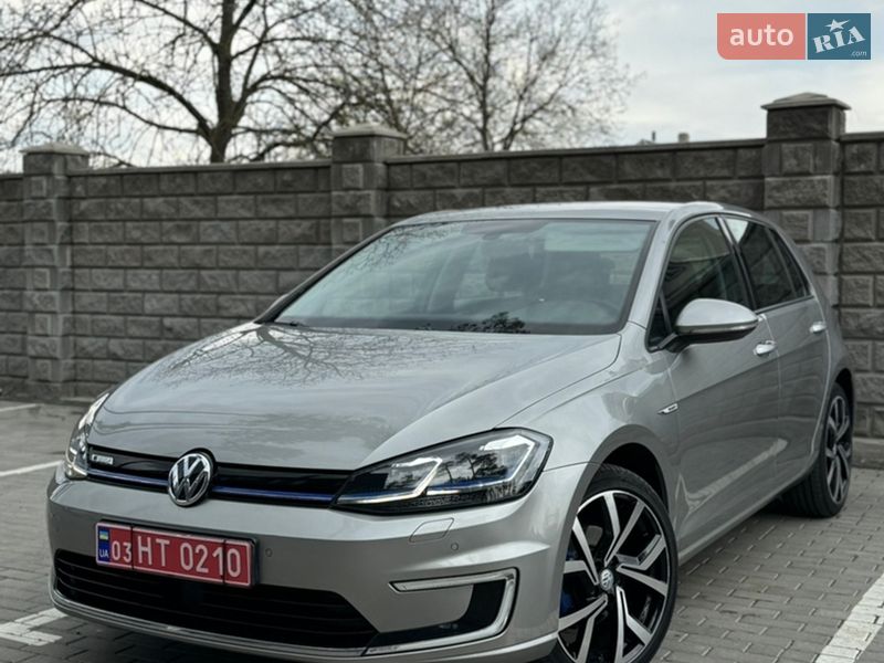 Хэтчбек Volkswagen e-Golf 2018 в Дубно