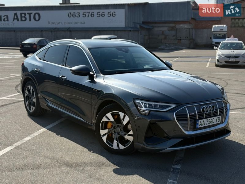Позашляховик / Кросовер Audi e-tron Sportback 2020 в Києві