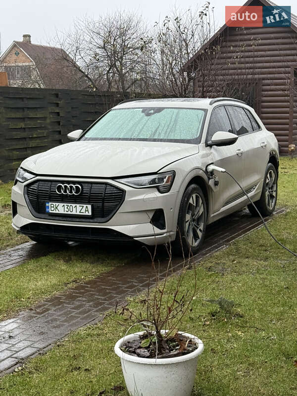 Внедорожник / Кроссовер Audi e-tron 2021 в Ровно