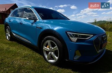 Внедорожник / Кроссовер Audi e-tron 2019 в Сваляве