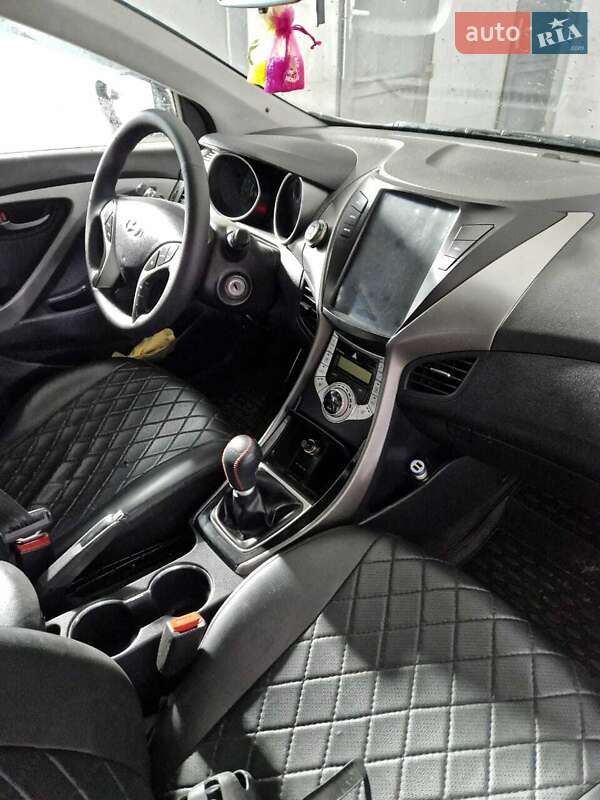 Седан Hyundai Elantra 2012 в Измаиле
