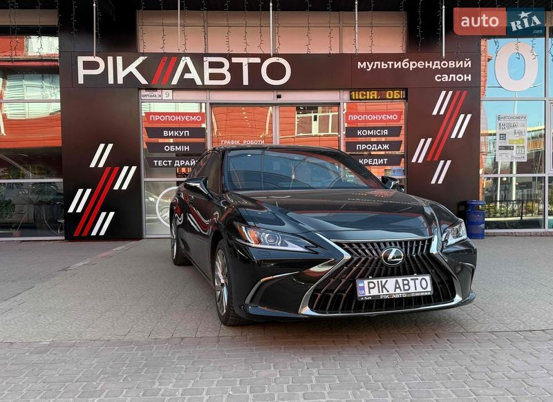 Седан Lexus ES 2024 в Львове Седан Lexus ES 2024 в Львове