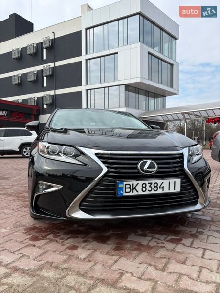 Седан Lexus ES 2015 в Ровно