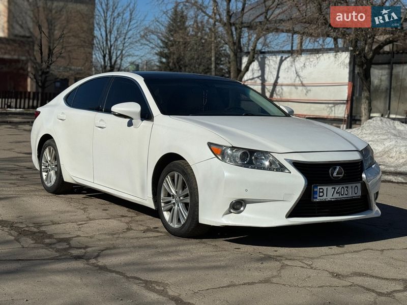 Седан Lexus ES 2013 в Лубнах