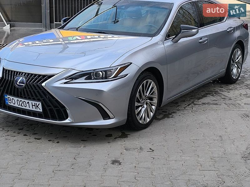 Седан Lexus ES 2022 в Тернополе