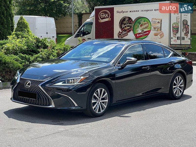 Седан Lexus ES 2019 в Киеве
