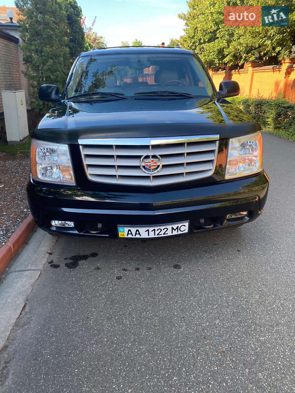 Внедорожник / Кроссовер Cadillac Escalade 2004 в Киеве