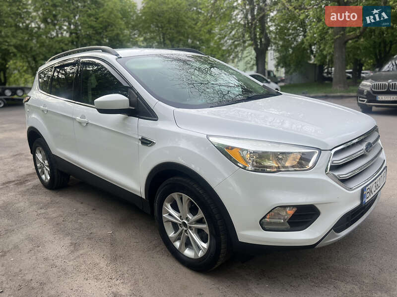 Внедорожник / Кроссовер Ford Escape 2018 в Ровно