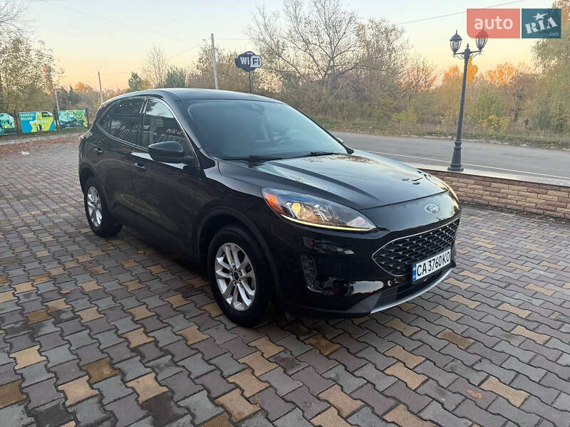 Позашляховик / Кросовер Ford Escape 2020 в Умані