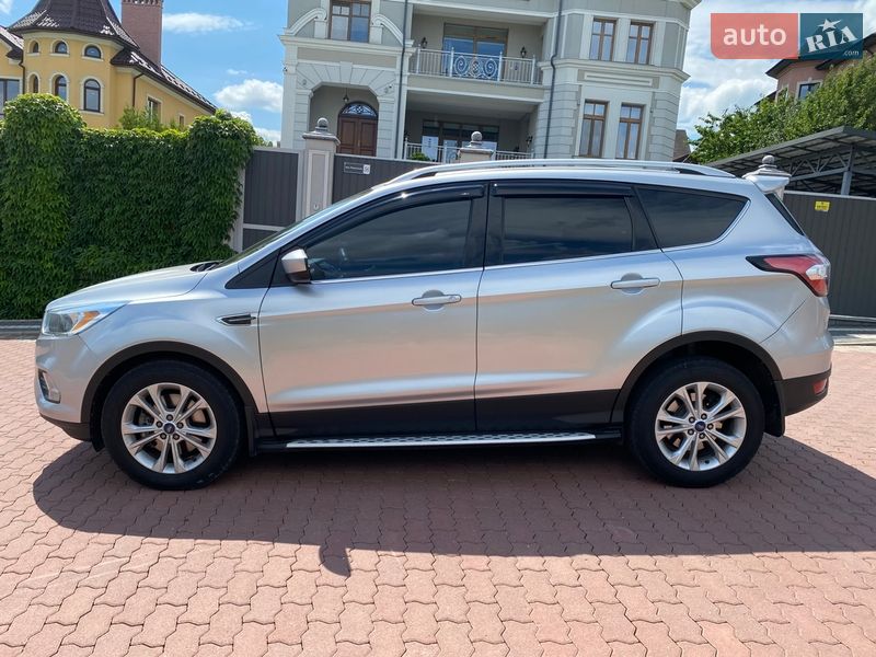 Внедорожник / Кроссовер Ford Escape 2016 в Черновцах