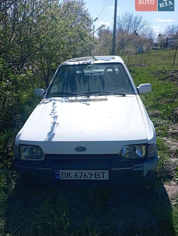 Хэтчбек Ford Escort 1988 в Дубно
