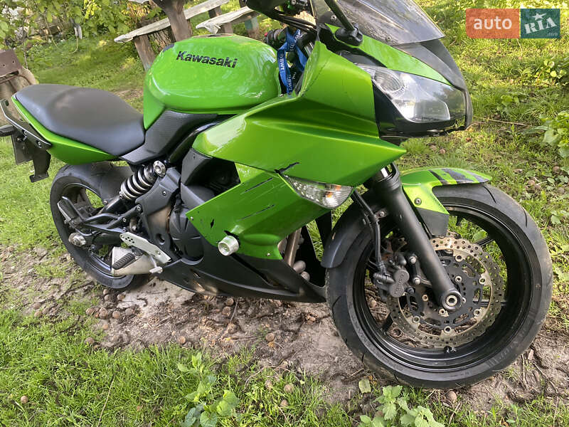 Мотоцикл Спорт-туризм Kawasaki EX 650 2010 в Остер Мотоцикл Спорт-туризм Kawasaki EX 650 2010 в Остер