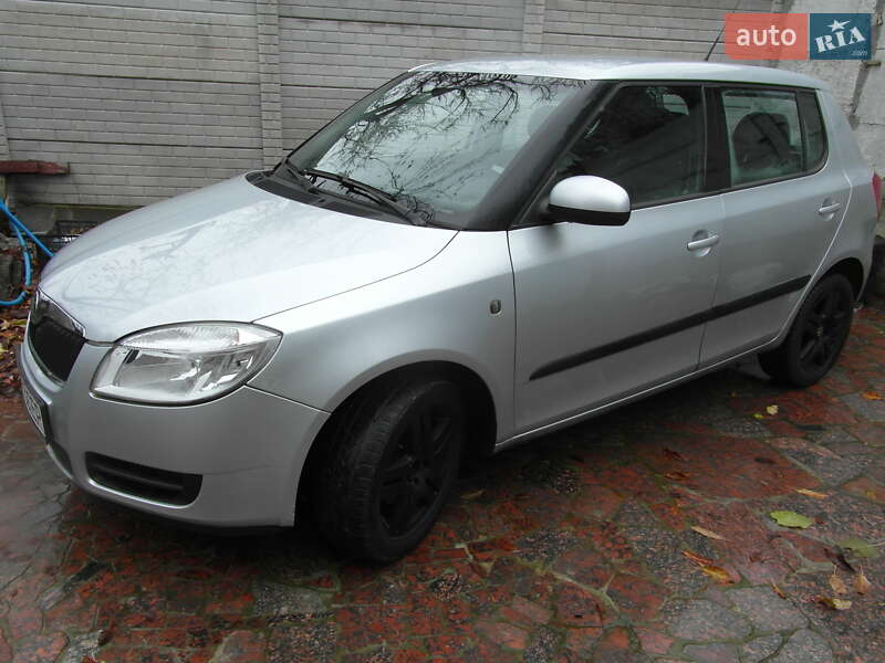 Хэтчбек Skoda Fabia 2010 в Кропивницком