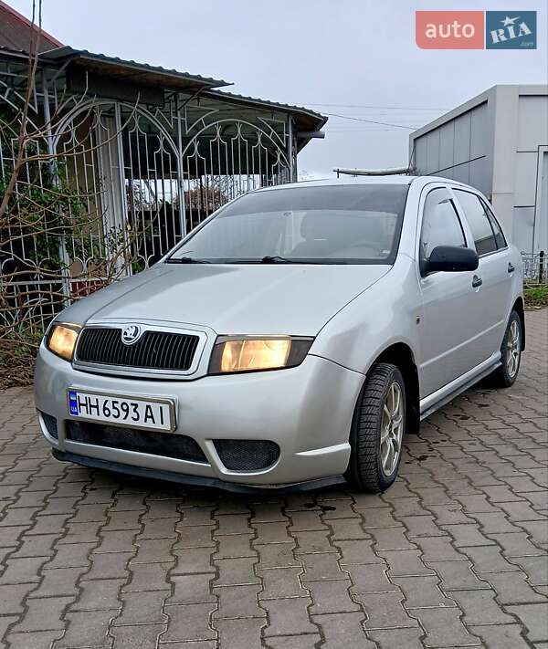 Хэтчбек Skoda Fabia 2005 в Раздельной Хэтчбек Skoda Fabia 2005 в Раздельной