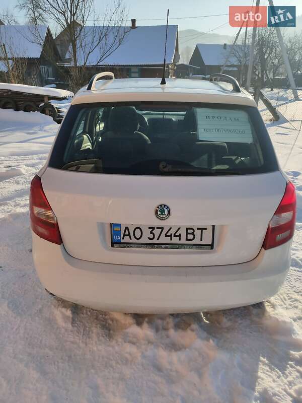 Хэтчбек Skoda Fabia 2011 в Рахове Хэтчбек Skoda Fabia 2011 в Рахове